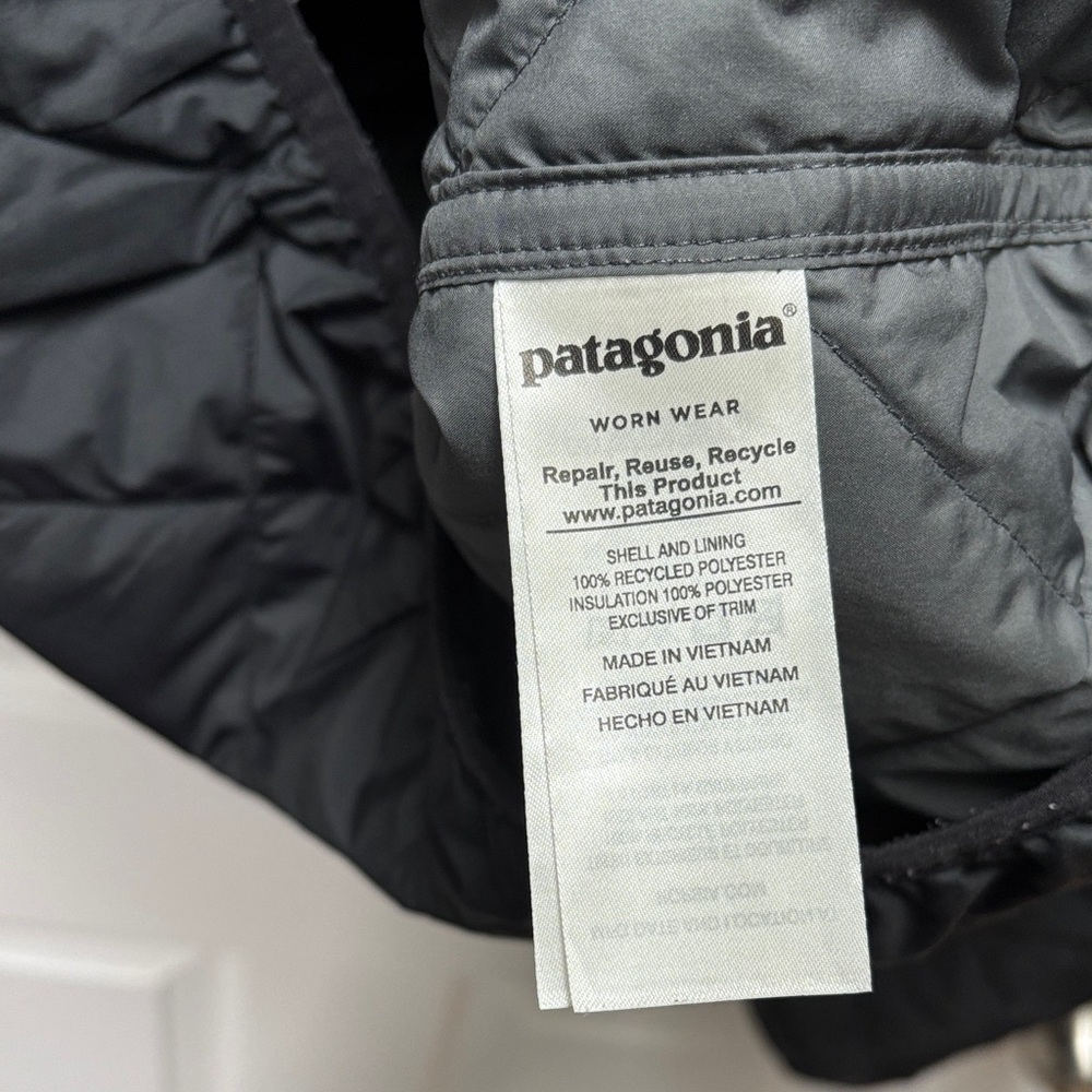 Patagonia Men's Diamond Quilted Bomber Hoody - Picture 4 of 11